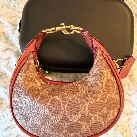 Coach Jonie Bag in Signature Canvas - Picture 1 of 4